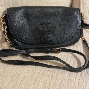 Tory Burch crossbody magnetic snap closure